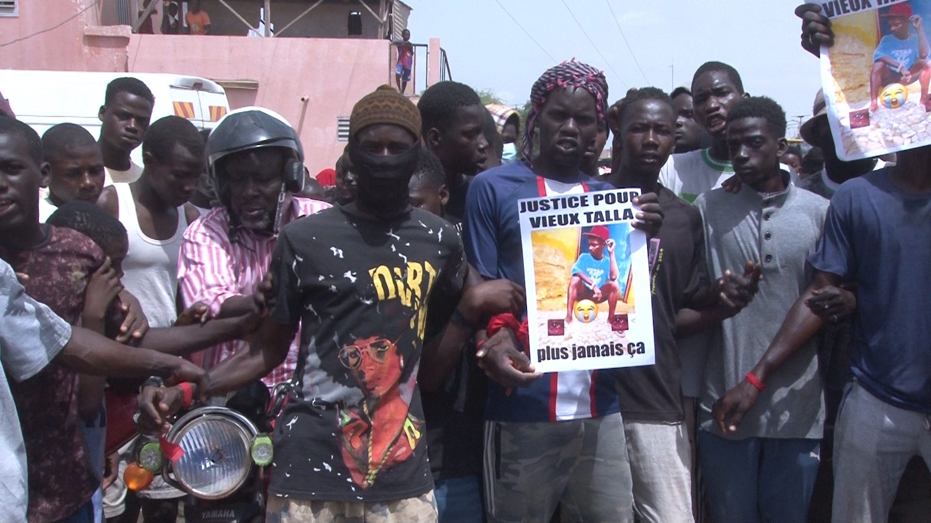 02718.MTS.00_00_02_07.Still001